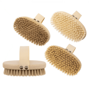 Massagebürste mit Naturborsten und ergonomischer Handschlaufe für die Hautpflege.