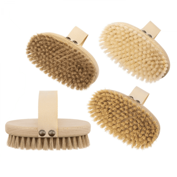 Massagebürste mit Naturborsten und ergonomischer Handschlaufe für die Hautpflege.