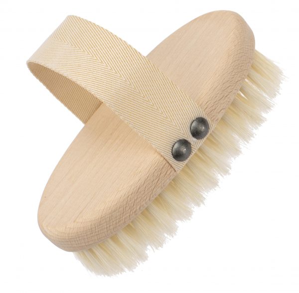 Massagebürste mit mittelharten Naturborsten und ergonomischer Handschlaufe für die Massage.