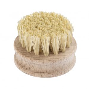 Gemüsebürste aus runder Holzkörper mit Griffkehlen, rundherum abgerundet unlackiert und mit reiner Naturfaser besteckt