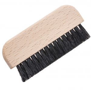 Crum Away ist eine unlackierte tastaturbürste besteckt mit reiner Naturborste schwarz
