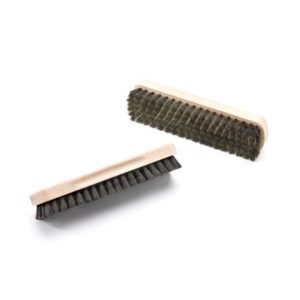 Zwei maxi Glanzbürsten mit schwarzen Naturborsten.